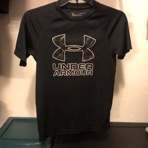 Black dry fit under armor boys M